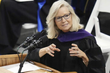 Liz Cheney Booed at Alma Mater, Graduates Turn Their Backs during Speech
