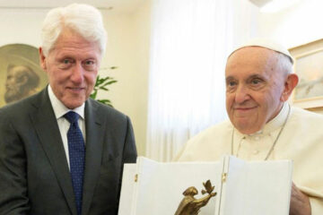 Bill Clinton & Pope Francis Vow to End ‘Climate Change Catastrophe’